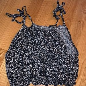 Brandy Melville Floral Crop Top (One Size)